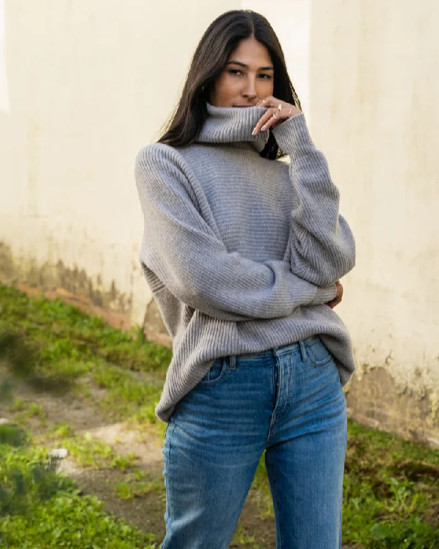 Lightweight Women Sweater for Spring and FallRecycled Cashmere Oversized Turtleneck