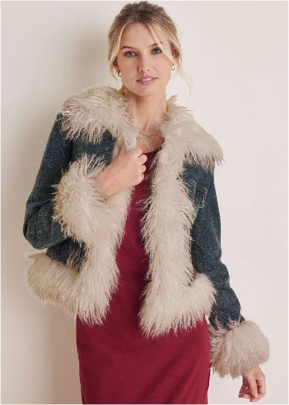 Cashmere Women Sweater with a Luxurious Soft TouchDenim Shearling Jacket - Dark Wash