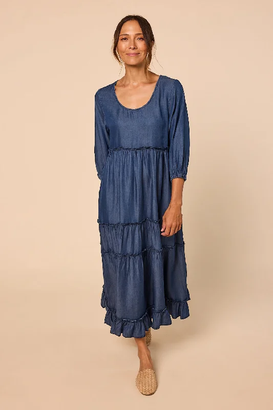 Backless Women Dress for a Sexy and Alluring Look at Evening EventsSabre Frill 3/4 Sleeve Maxi Tencel Dress in Mid Wash