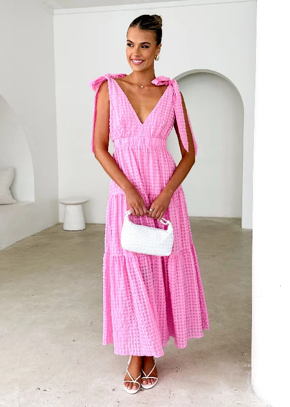 Halter Neck Women Dress to Show Off the Shoulders and NecklineFlynn Maxi Dress - Pink